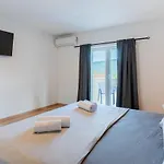 In With Sea View, Balcony, Air Conditioning, Wifi 4249-5 * Cres