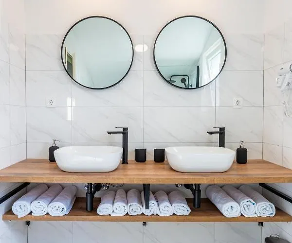Konukevi In With Sea View, Balcony, Air Conditioning, Wifi 4249-5 Cres