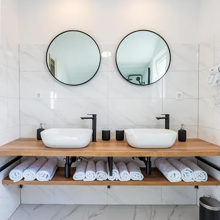 Gasthuis In With Sea View, Balcony, Air Conditioning, Wifi 4249-5 Cres