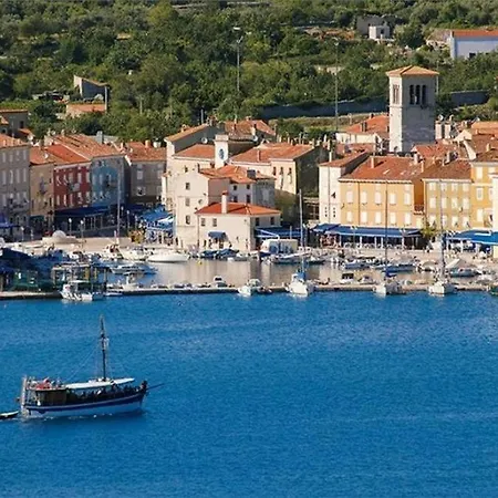 In With Sea View, Balcony, Air Conditioning, Wifi 4249-5 Cres