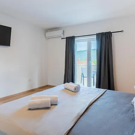In With Sea View, Balcony, Air Conditioning, Wifi 4249-5 * Cres